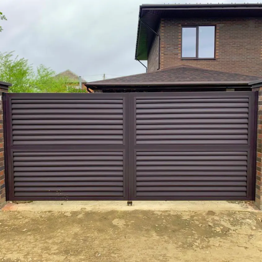 Фото 2 двусторонний забор Реснички 8019 Темный Шоколад матовый